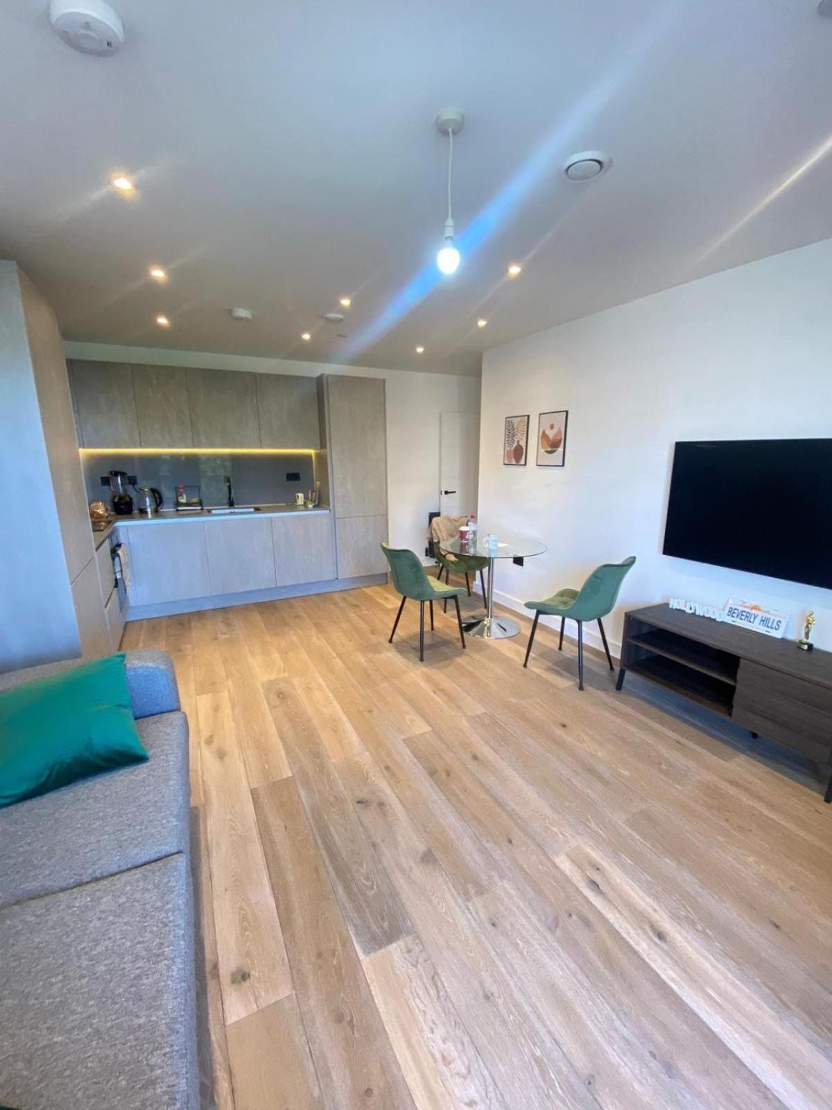 Stylish New Build Flat In Appartamento *